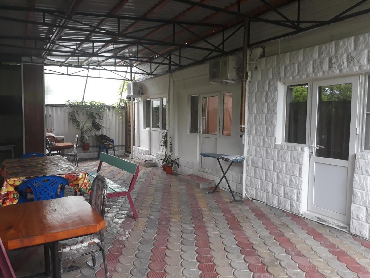 Гостевой Дом У Левы Hotel Gagra Bagian luar foto