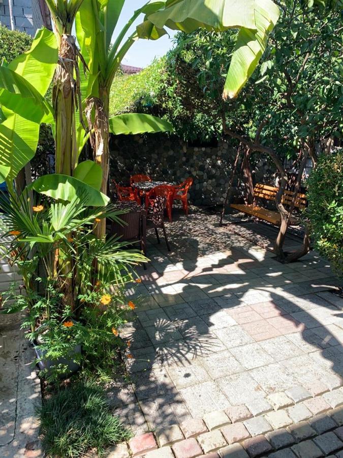 Гостевой Дом У Левы Hotel Gagra Bagian luar foto