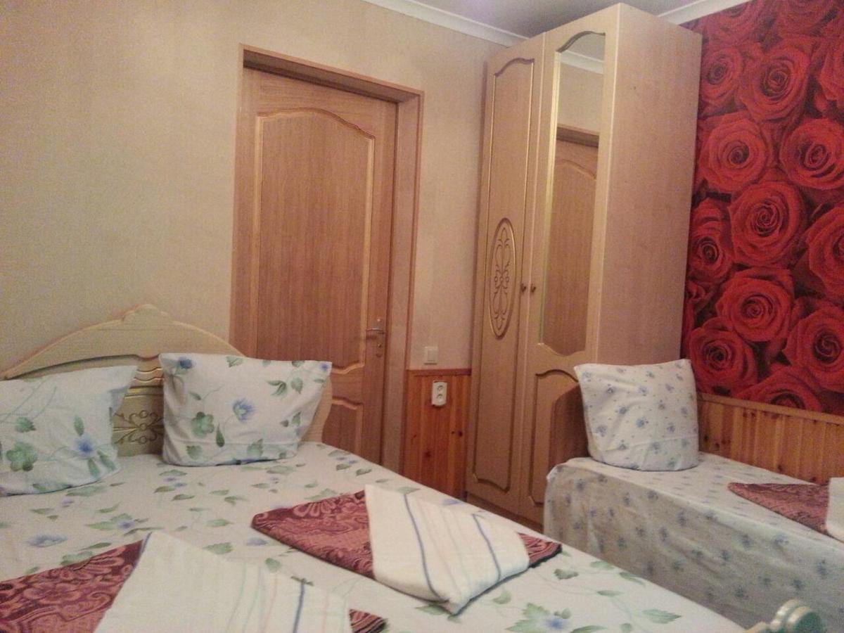 Гостевой Дом У Левы Hotel Gagra Bagian luar foto