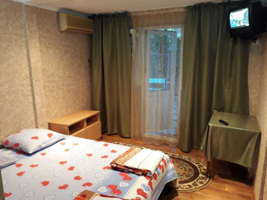 Гостевой Дом У Левы Hotel Gagra Bagian luar foto