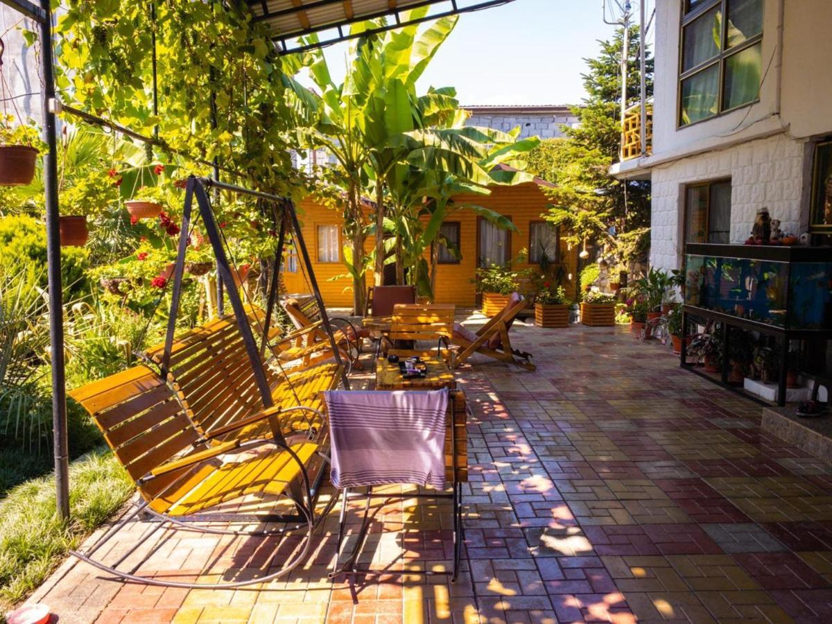Гостевой Дом У Левы Hotel Gagra Bagian luar foto