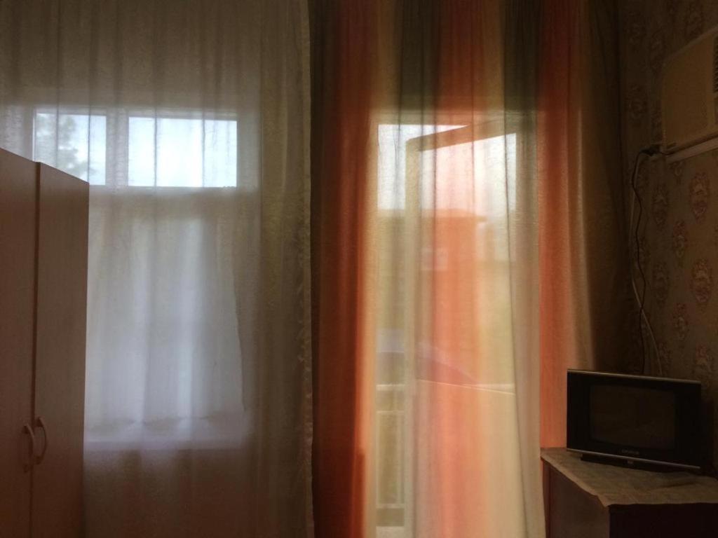 Гостевой Дом У Левы Hotel Gagra Bagian luar foto