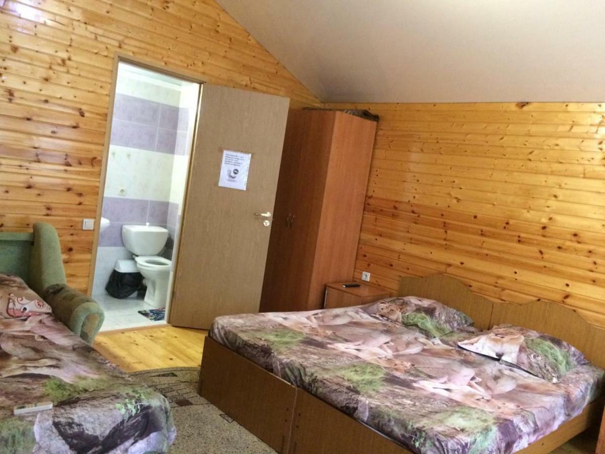 Гостевой Дом У Левы Hotel Gagra Bagian luar foto