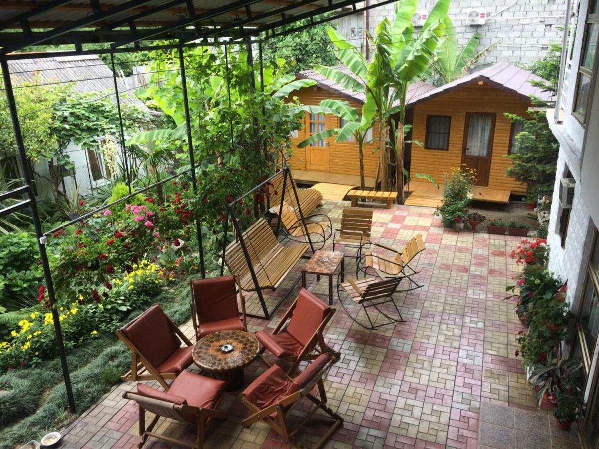 Гостевой Дом У Левы Hotel Gagra Bagian luar foto