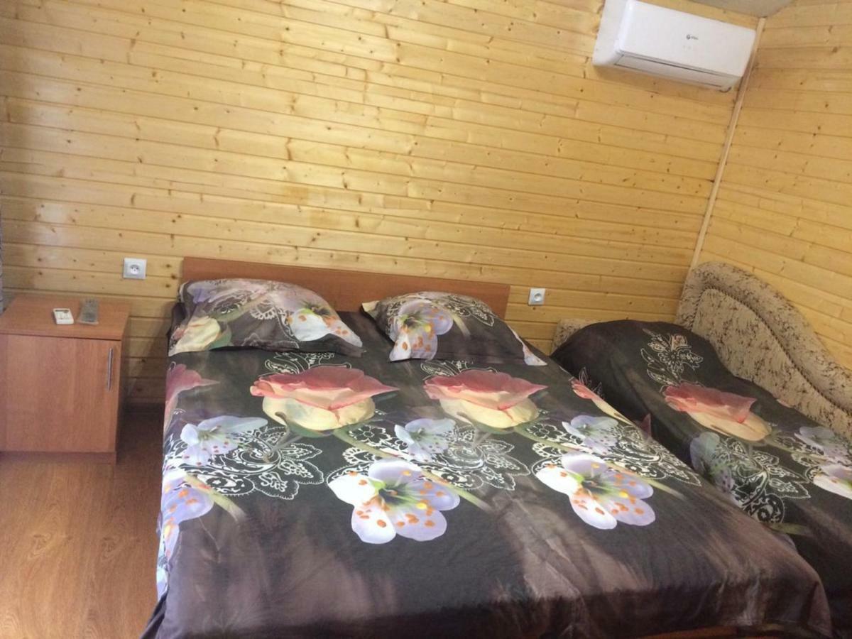 Гостевой Дом У Левы Hotel Gagra Bagian luar foto