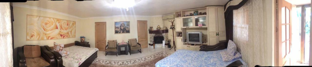 Гостевой Дом У Левы Hotel Gagra Bagian luar foto
