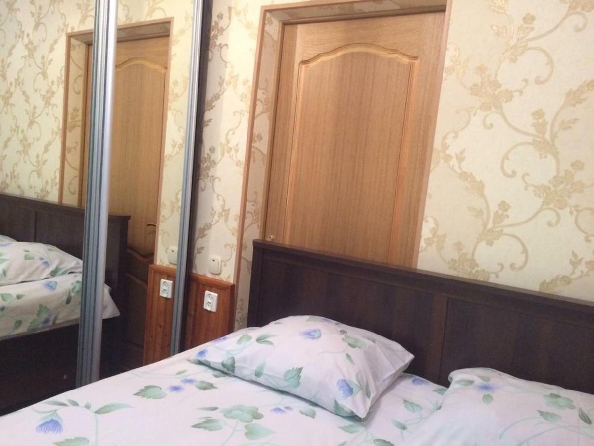 Гостевой Дом У Левы Hotel Gagra Bagian luar foto