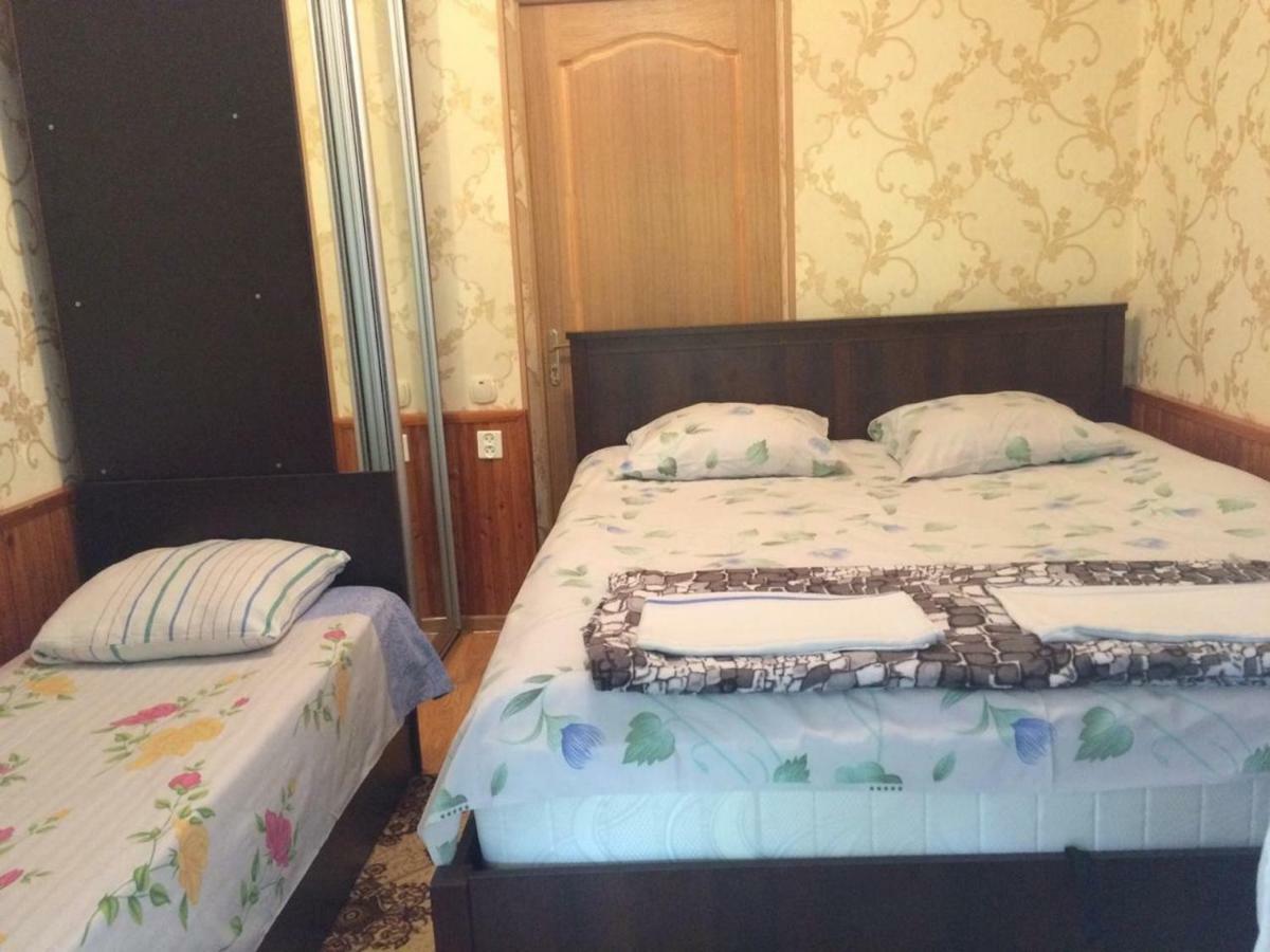 Гостевой Дом У Левы Hotel Gagra Bagian luar foto